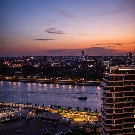 Luxury Waterfront Apartmán